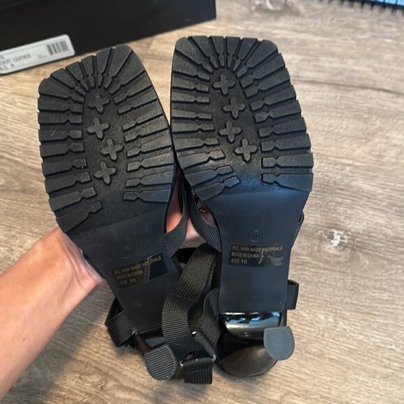 WIld Diva Black Thong Flip Flop Inspired Adjustable Strap Heel Size 10 NWT - Picture 5 of 9